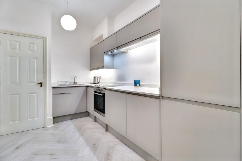 Kitchen a.JPG