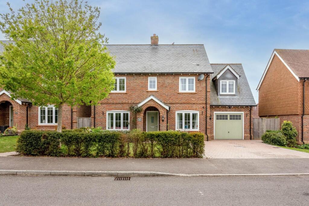 Charlwood Drive-26.jpg