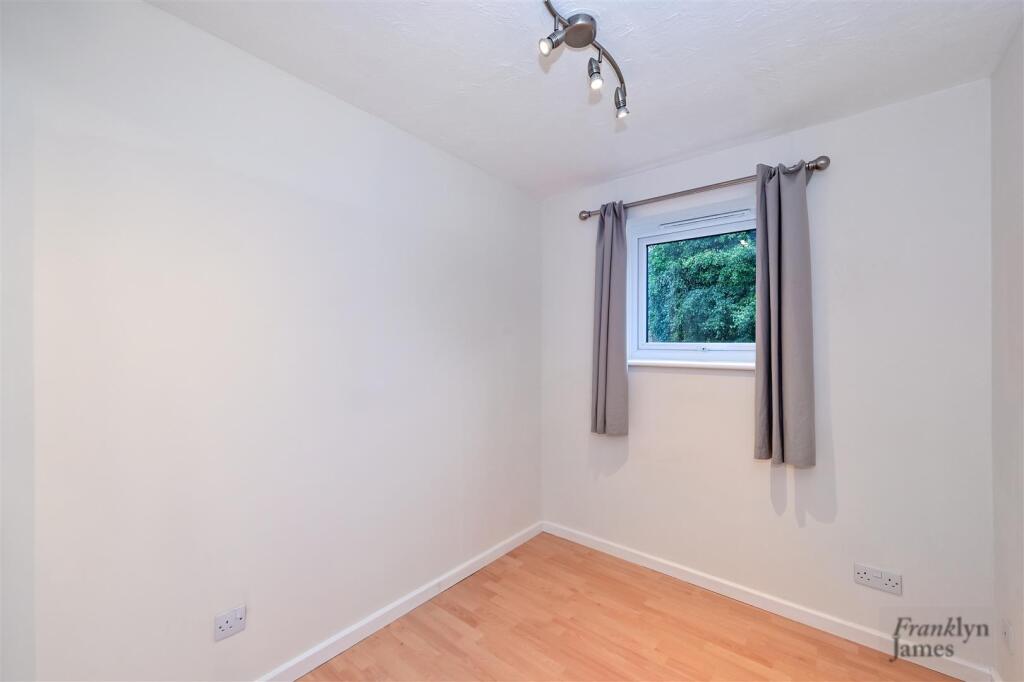 Barnfield-Place (8).JPG