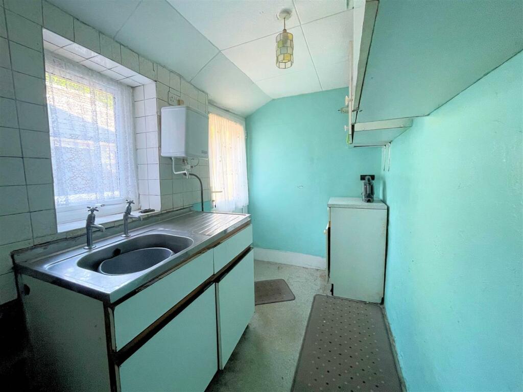 Utility room .jpg