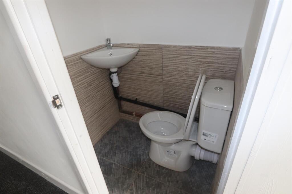first floor WC.JPG