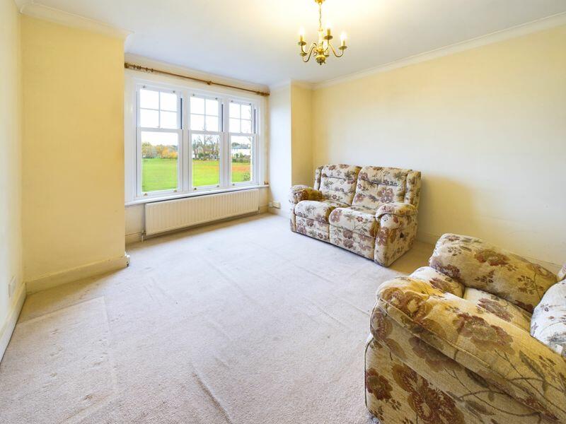FIRST FLOOR LOUNGE