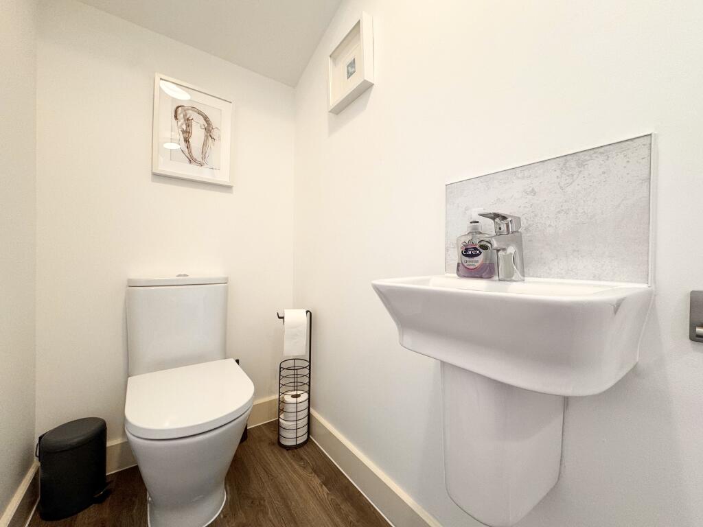 Cloakroom/wc