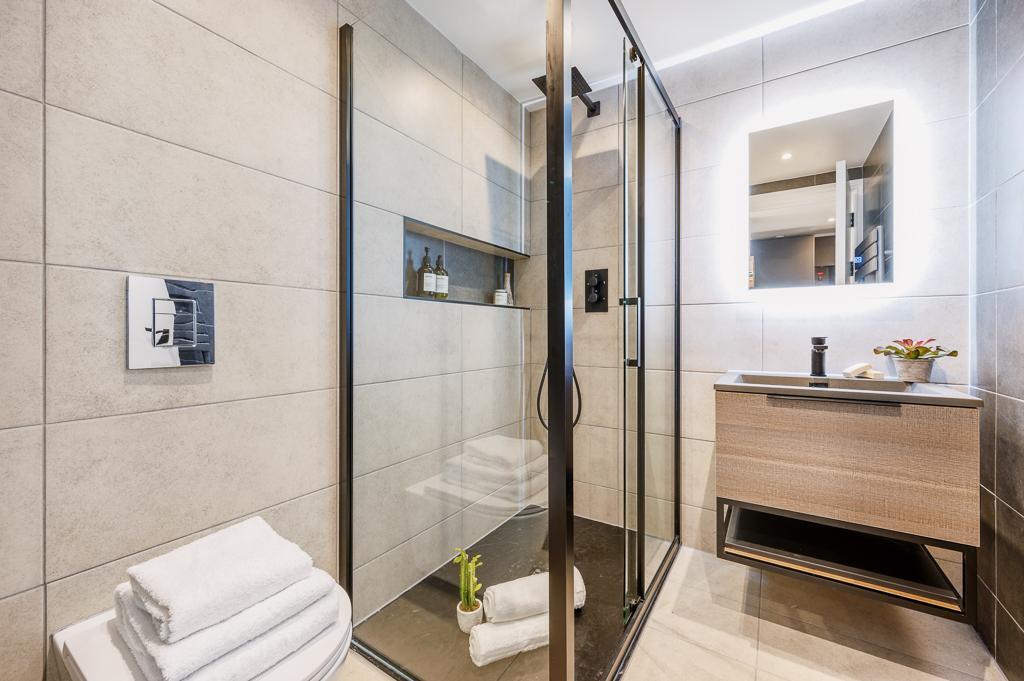 Luxurious Shower Room