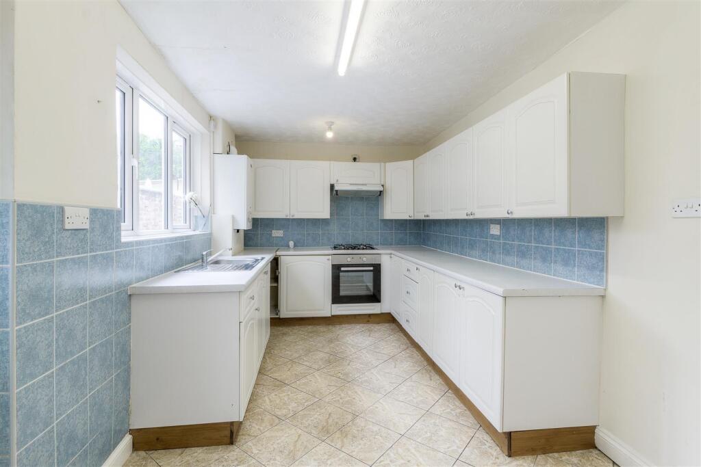 31 Whitworth Road kitchen.jpg