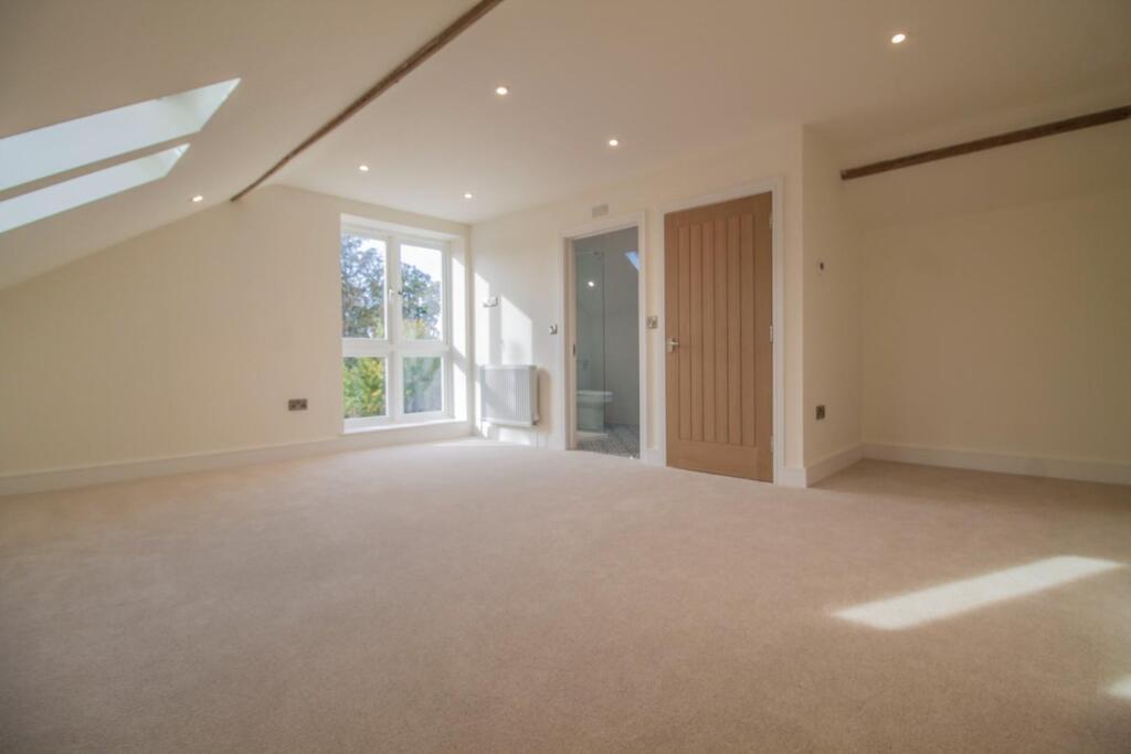 Dovedon Barn_Whepstead [Bedroom One] 01.jpg