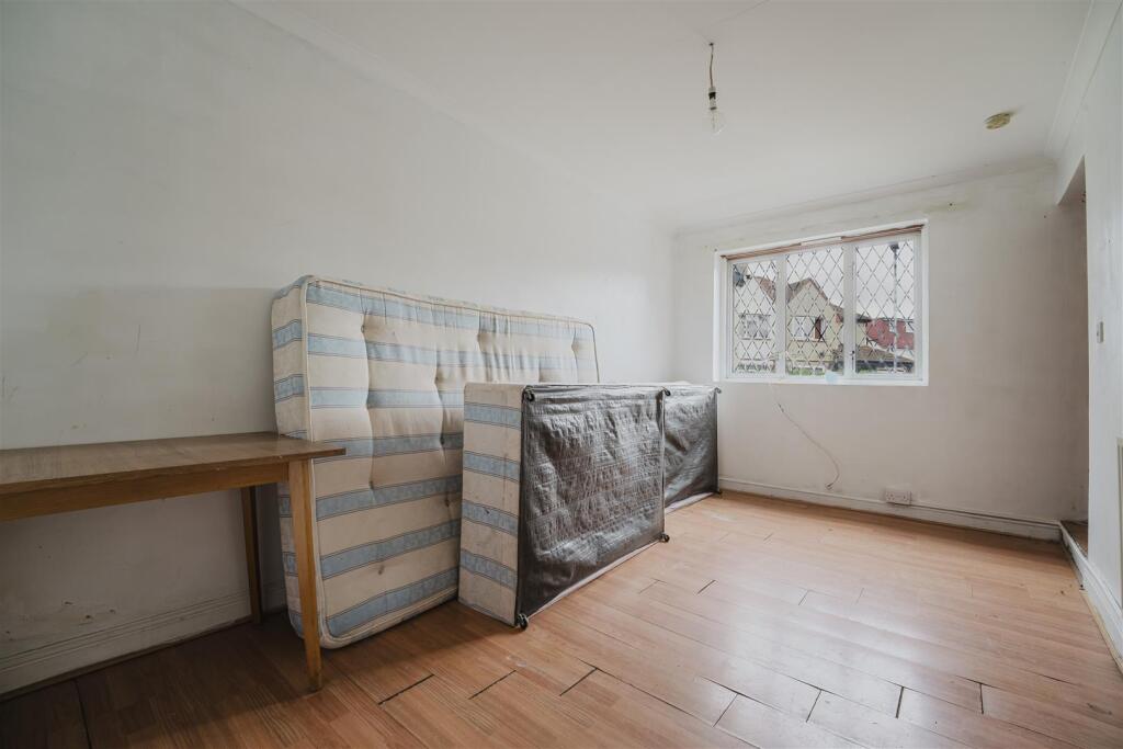 Orchard Avenue, Heston