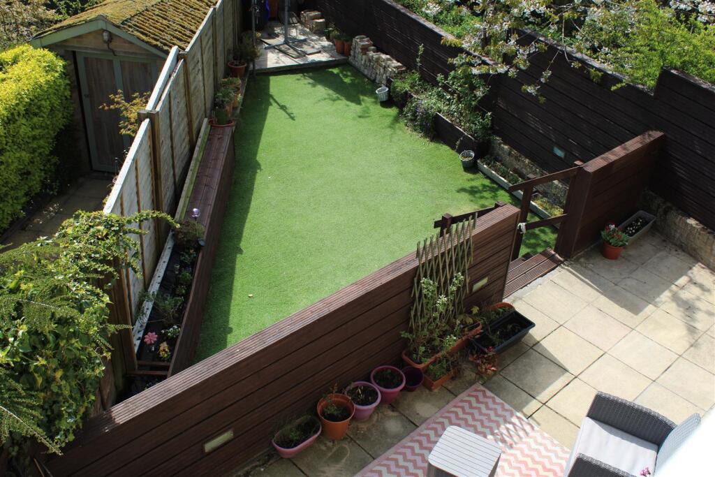 25 Roundhill Garden New 1.JPG