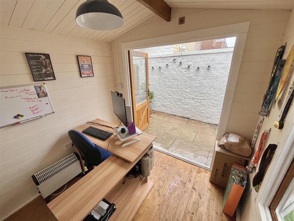 Garden Office Aspect 2