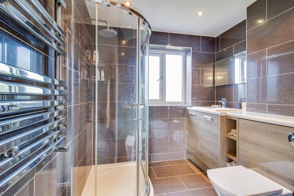 EN SUITE SHOWER ROOM/W.C.