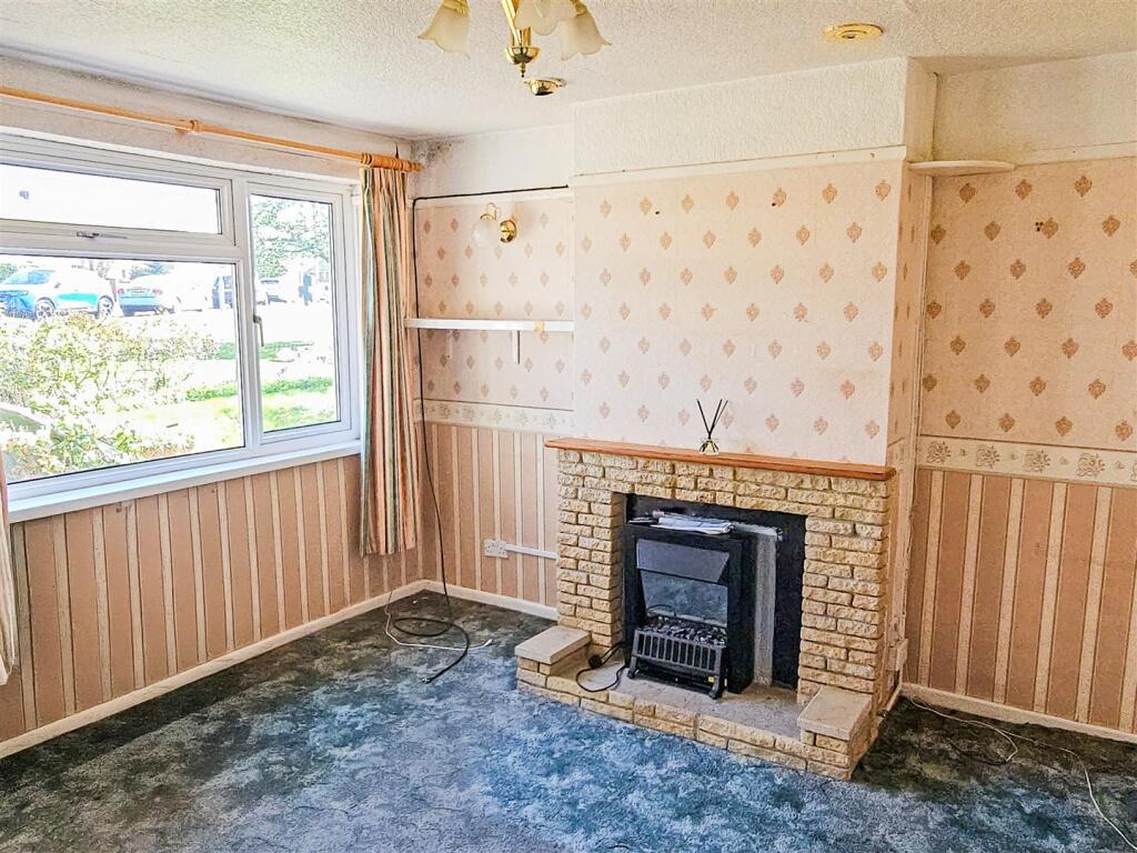 LivingRoomIm2.jpg