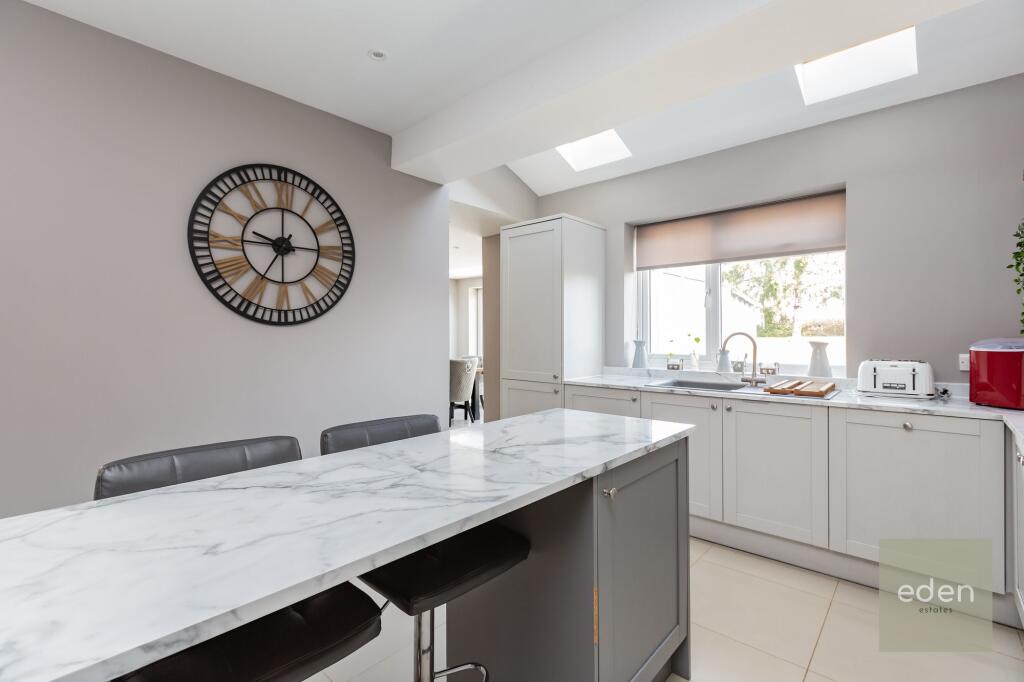 Kitchen and breakfast area