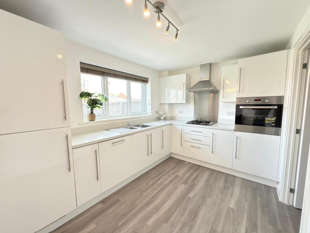 11. Kitchen: diner