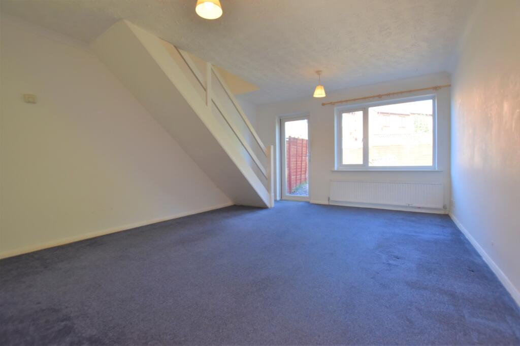 4 Maynard Close Lounge-Diner