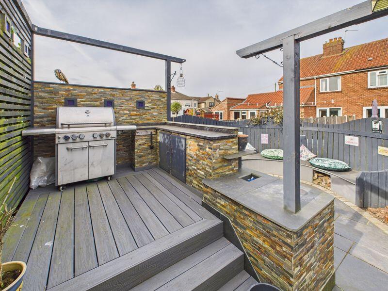 Outdoor kitchen/barbecue area