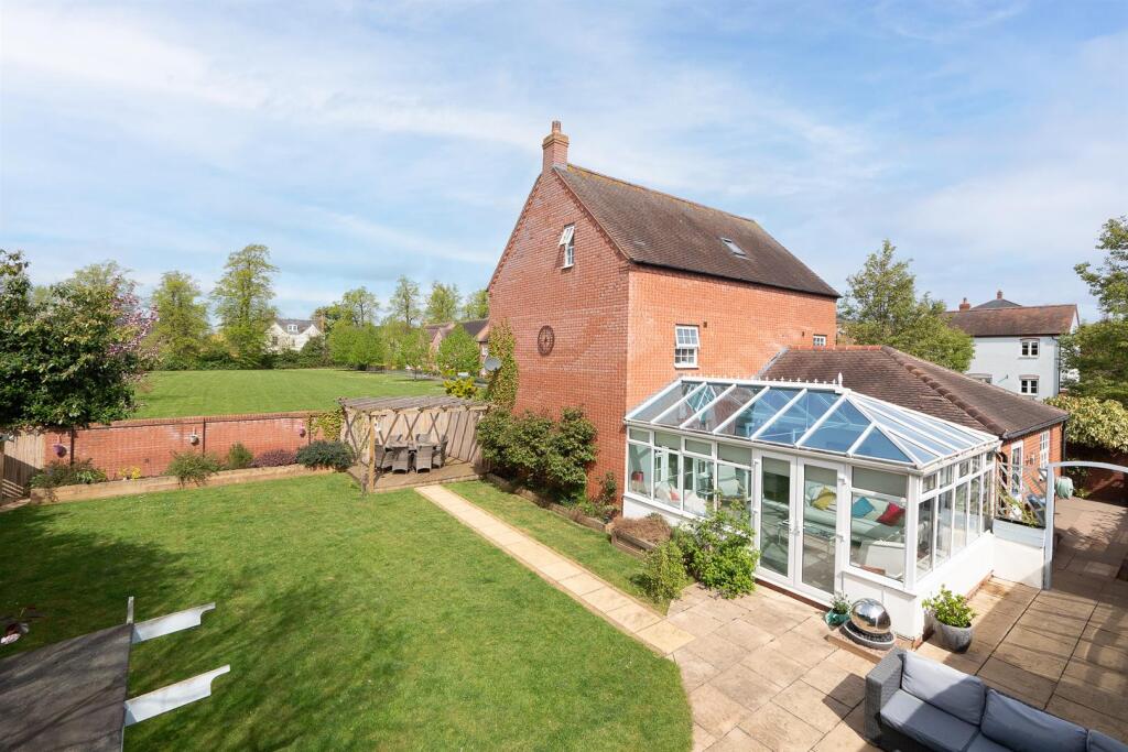 22 St Peters Way-12.jpg