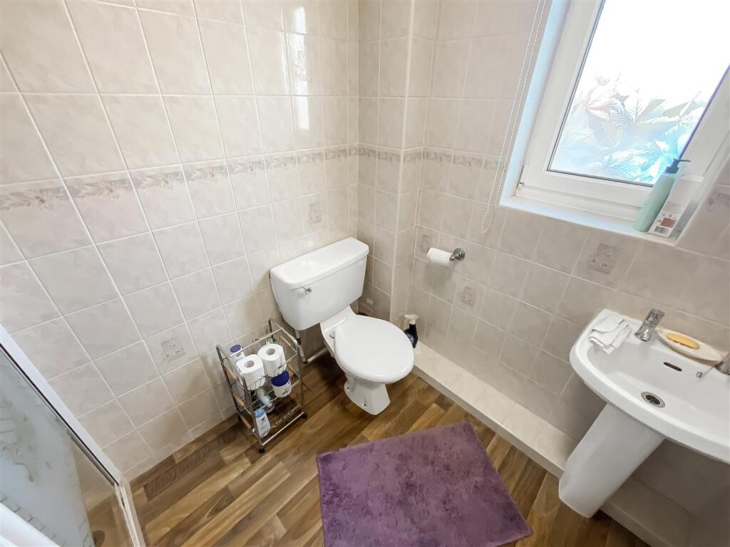 Shower Room.jpg