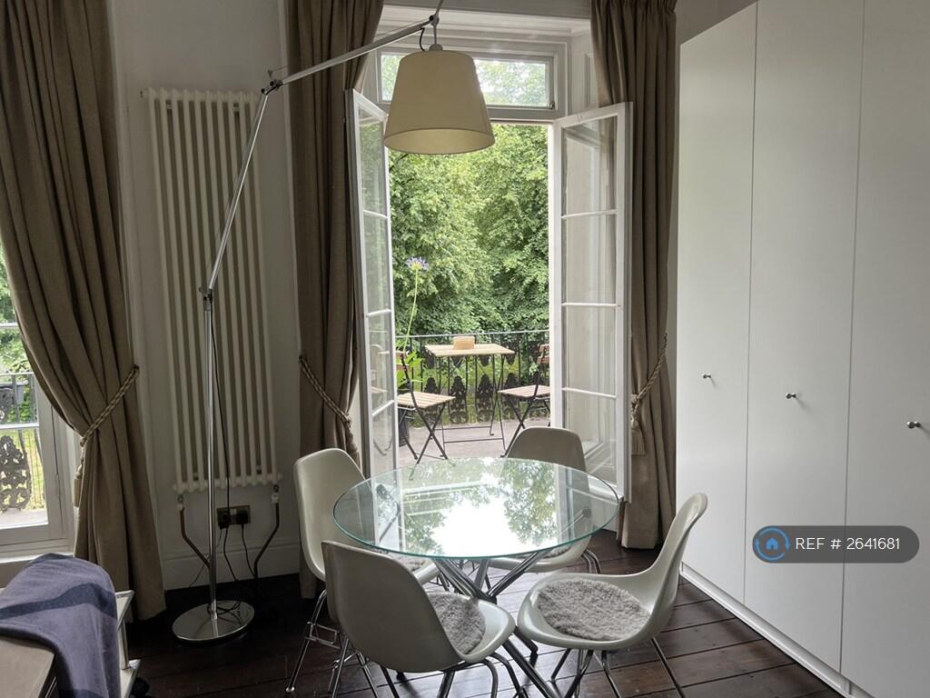 Living Area - Dining