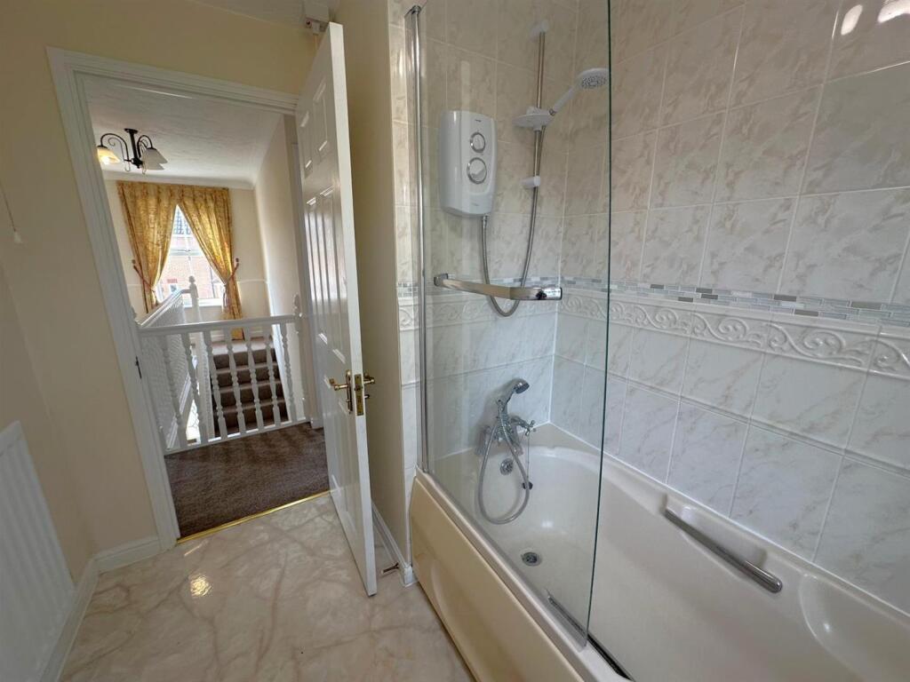 Bathroom 2.jpeg