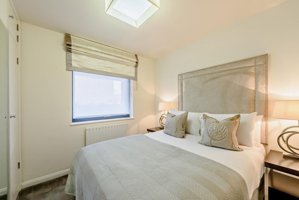 8447057-interior1...