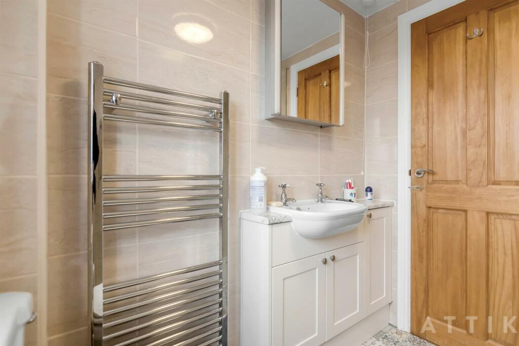 102 Dukes Drive Halesworth IP19 8DR (11).jpg