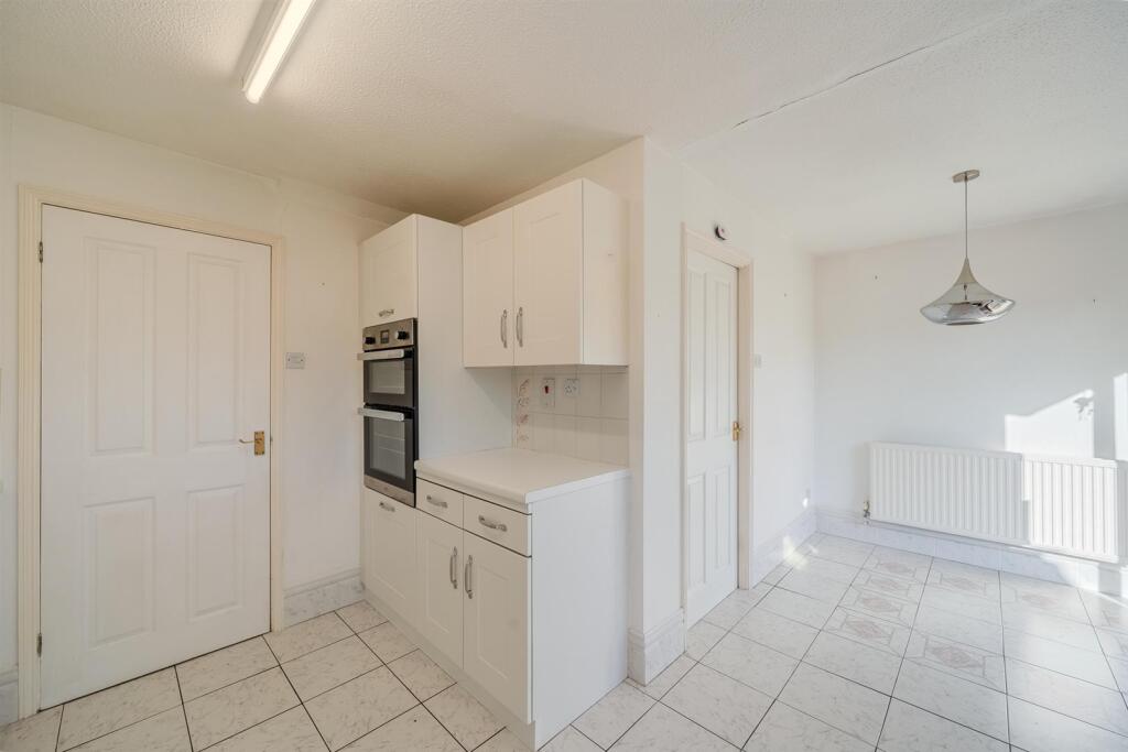 64 Cambria Close-27.jpg