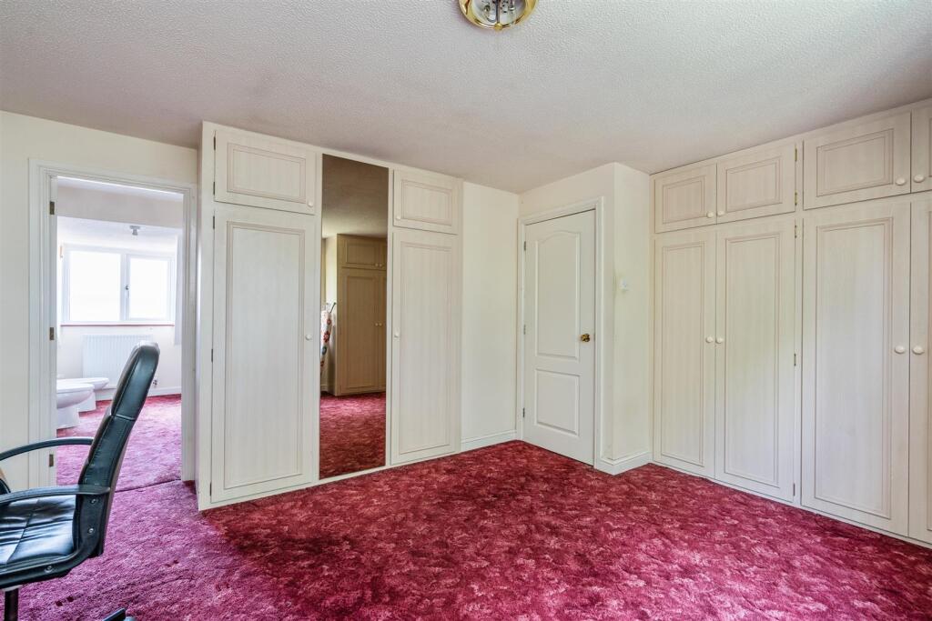 21 Swinbrook Way_3.jpg