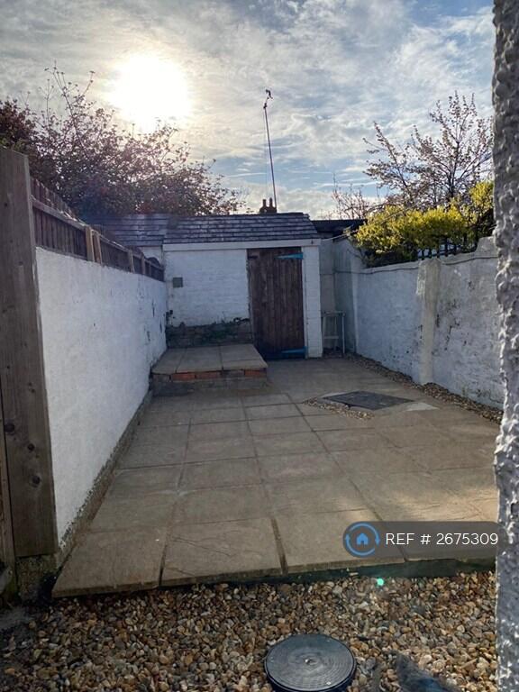Rear Garden/Laundry Shed