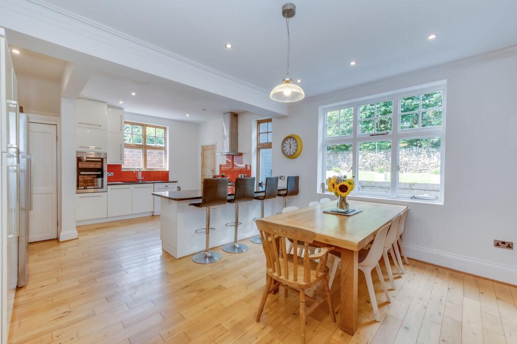 KITCHEN/DINER AND LOUNGE