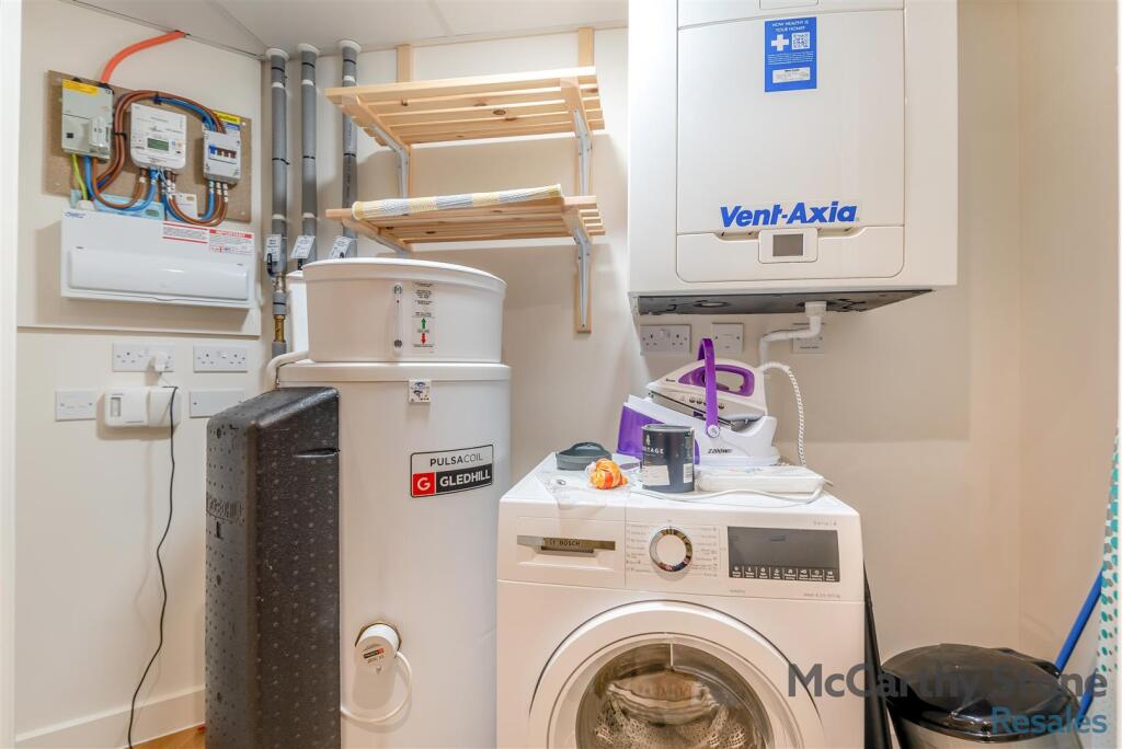 8661101-interior14.jpg