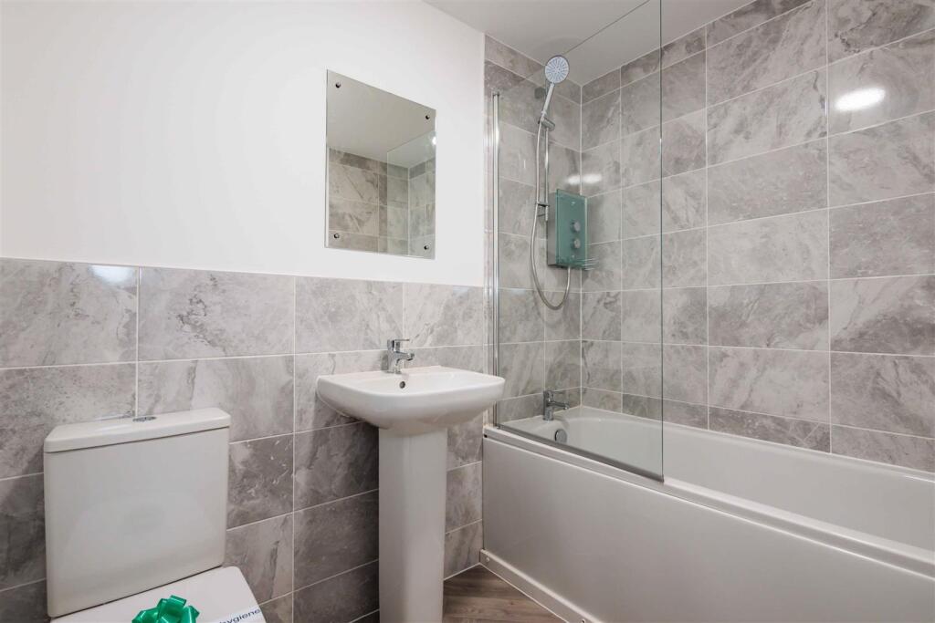 Bathroom 1.jpg