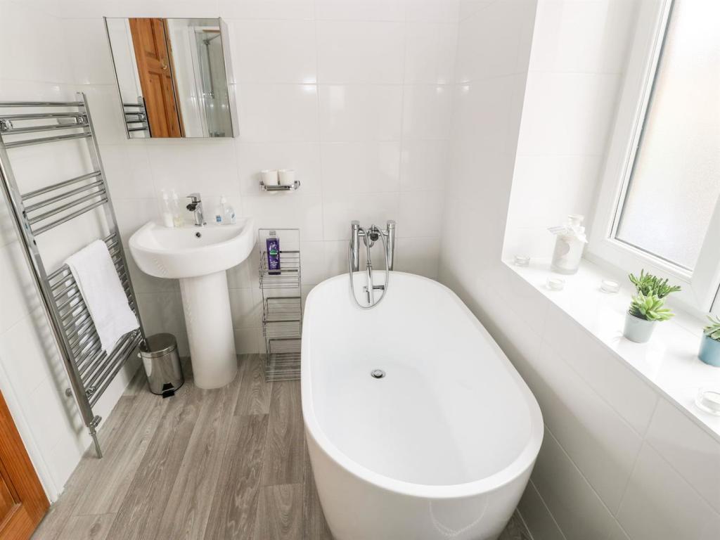 HOUSE BATHROOM