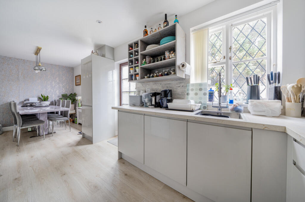 1320336-9-6878fde...