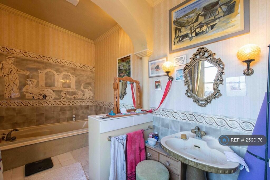 Commodore's Cabin Ablutions Room