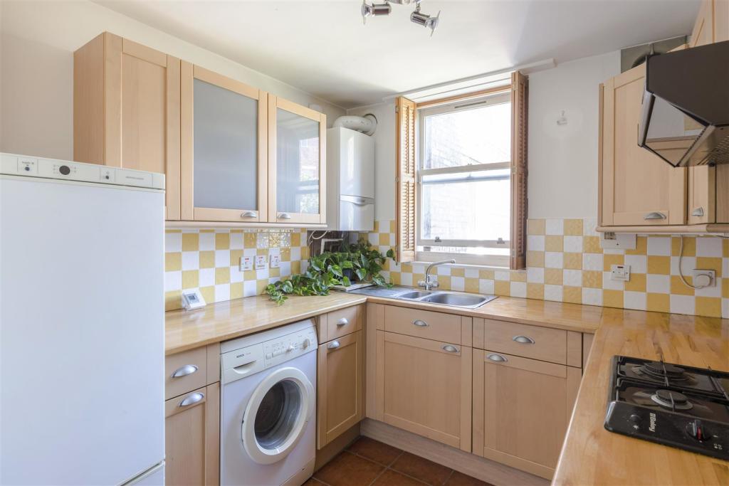 3, 23 Carburton Street-9.jpg