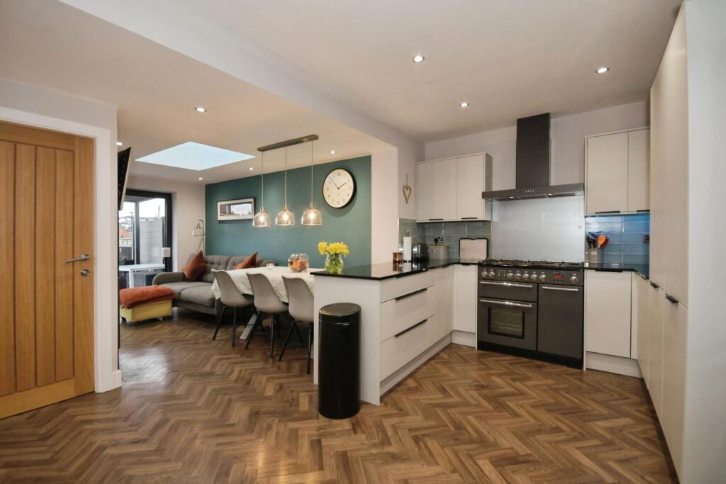 KITCHEN DINER 02.jpg