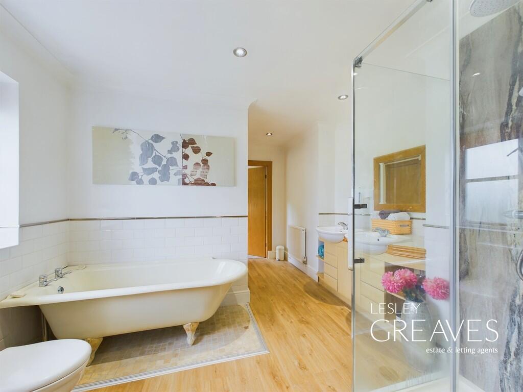 En-Suite Bathroom