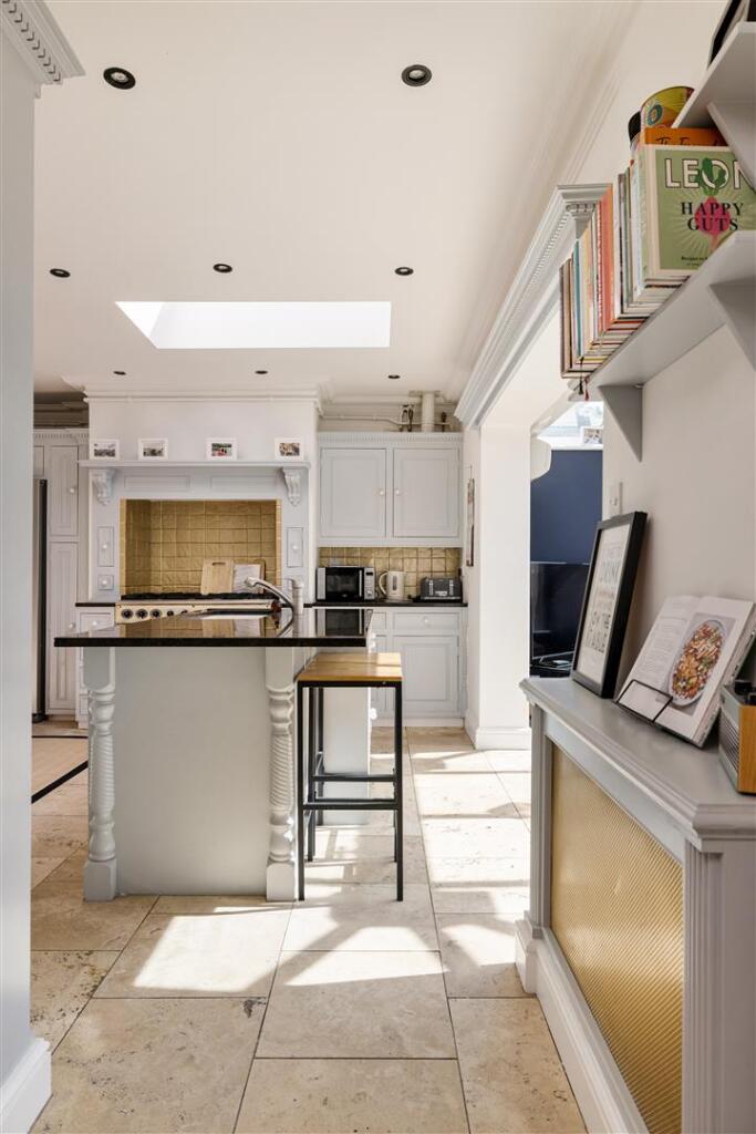 St. Albans Crescent, IG8