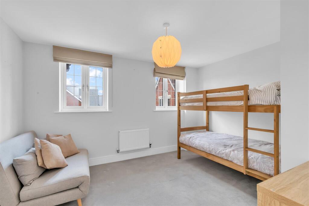 Bed 2.jpg
