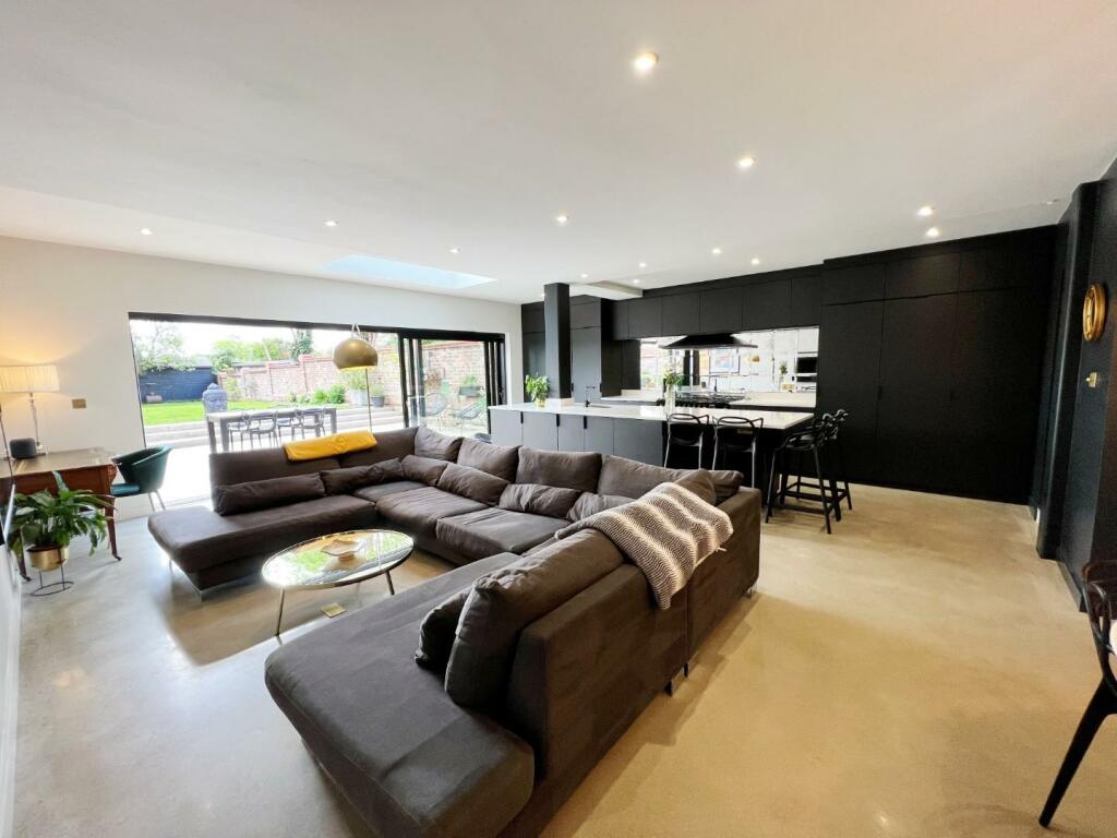 Main Room pic 3.jpg