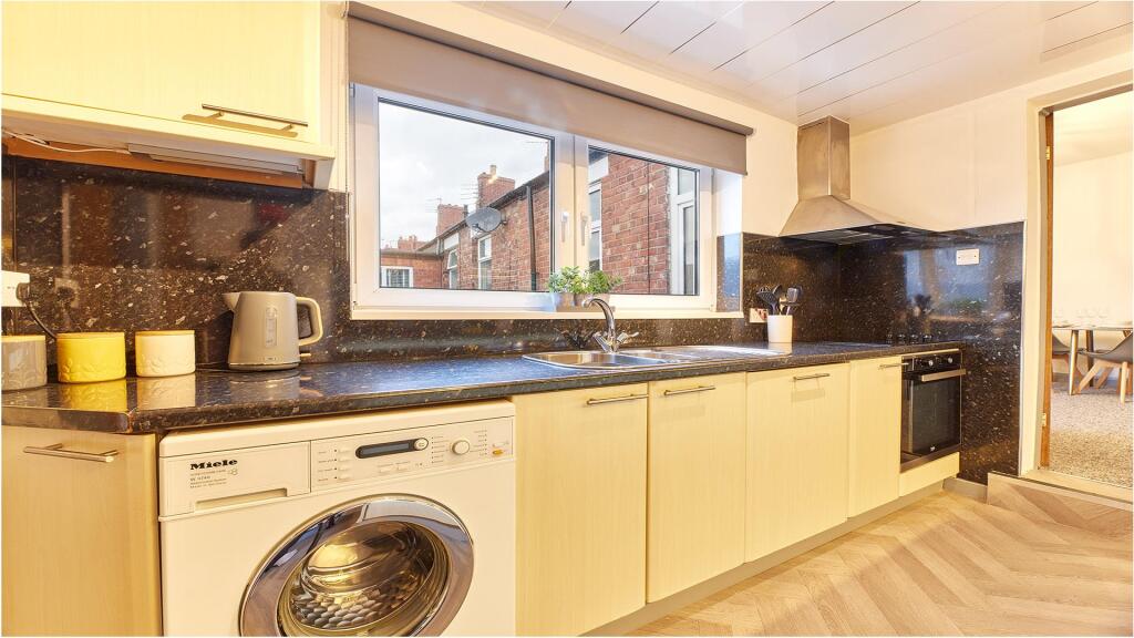 Kitchen 2.jpg