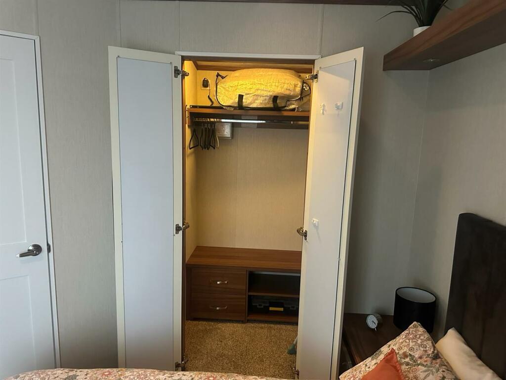 Dressing Area 15 Forest View.jpg
