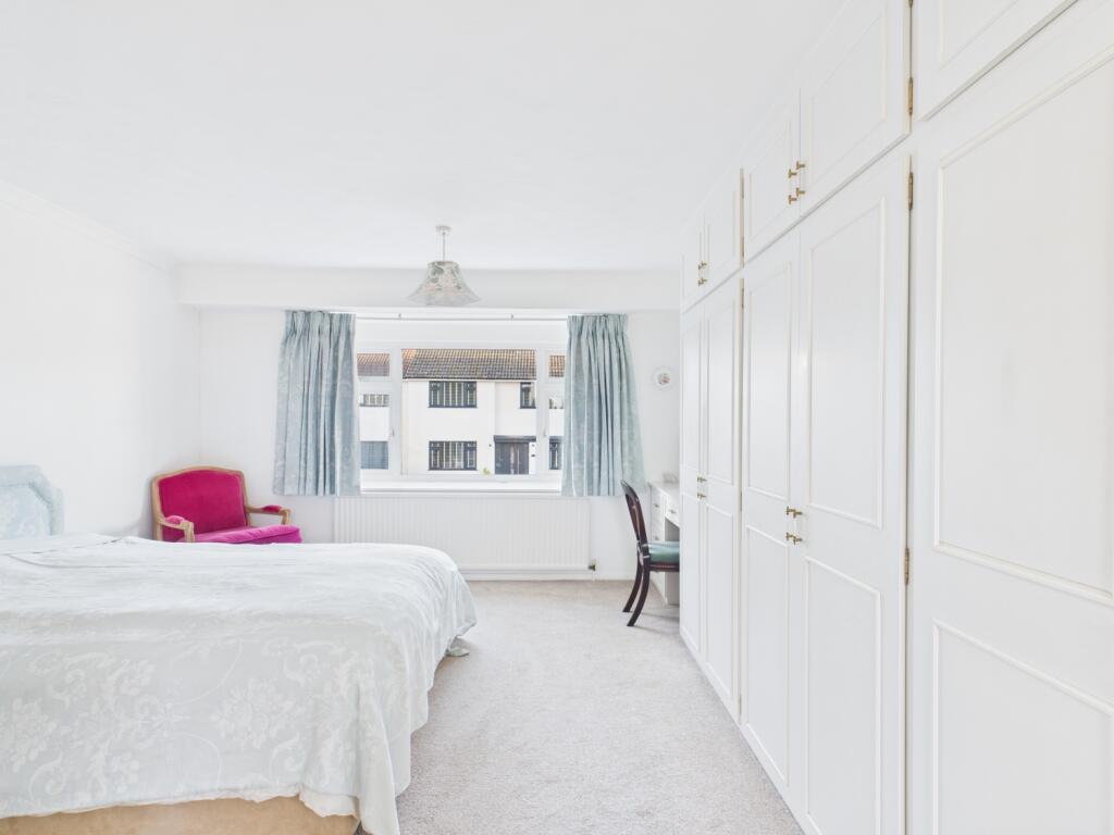 CAM03293G0-PR0250-STILL022