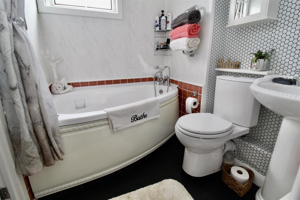 Bathroom/En-Suite Bathroom
