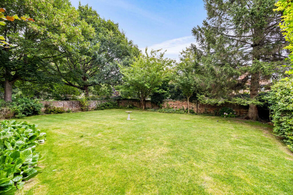 COMMUNAL GARDEN