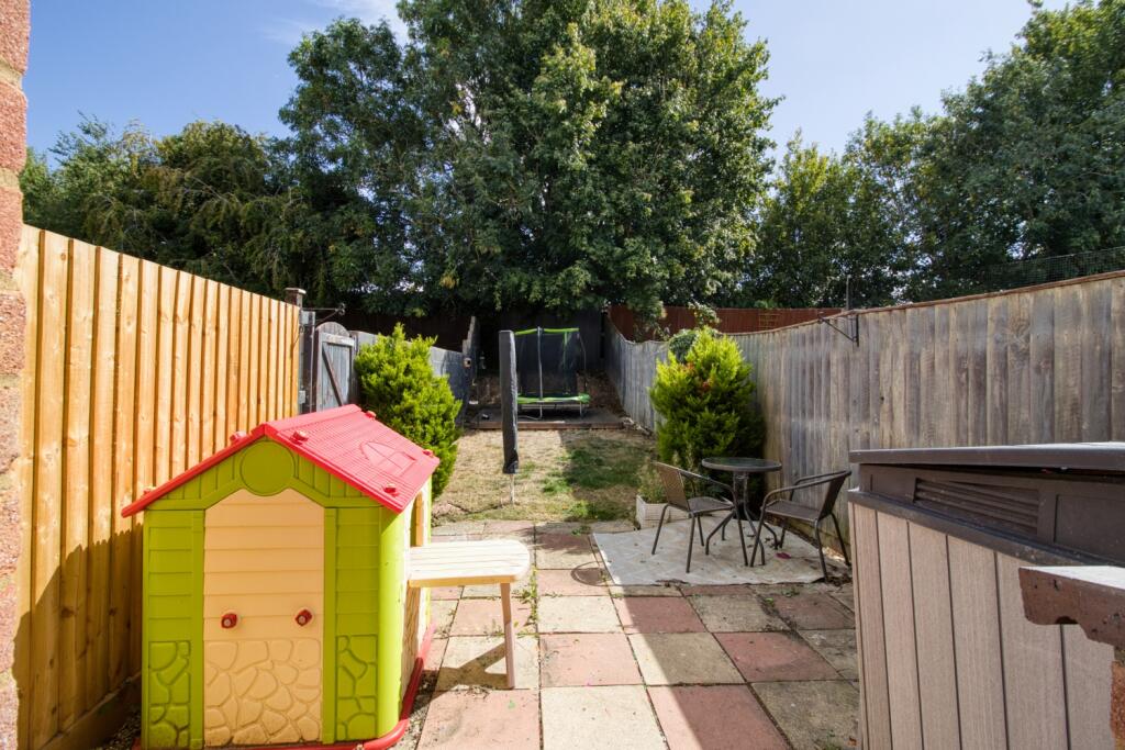 Garden - EweMove Swindon South