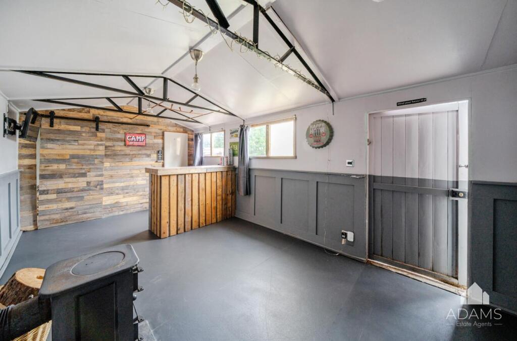 Garage/Workshop