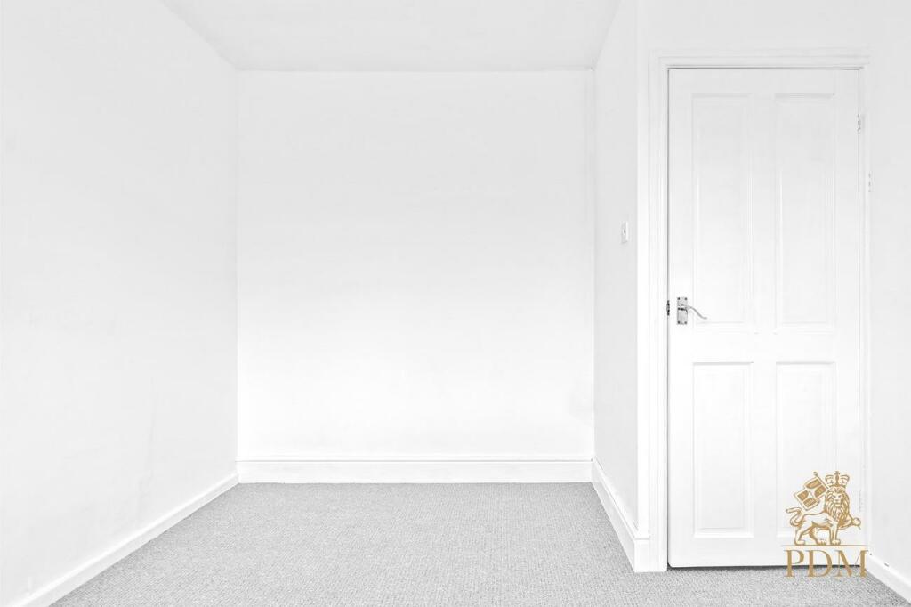 38 Russell Drive Wollaton Nottingham NG8 2BH