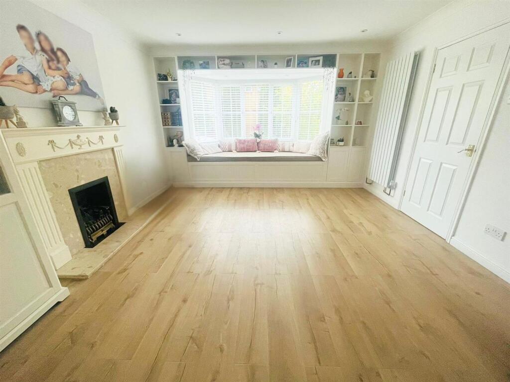 Lounge bay window.jpg