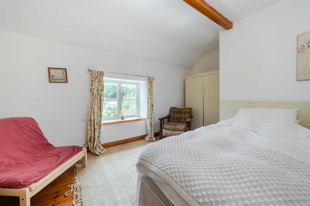 Bedroom 1-3.jpg